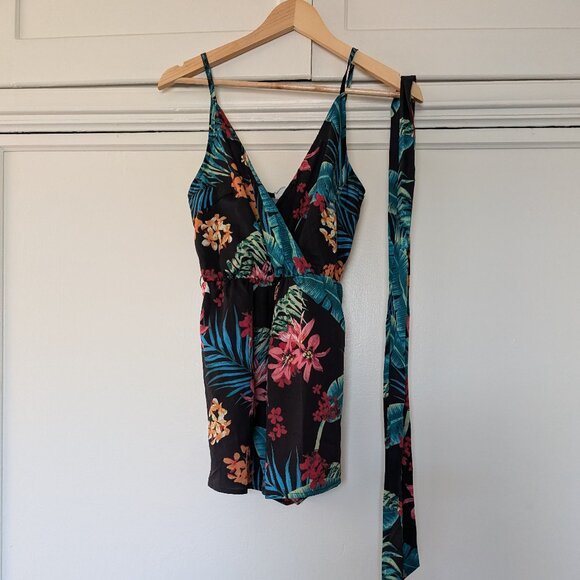 SweatyRocks Women's Floral Wrap V Neck Belted Jumpsuit Romper, XS - Picture 5 of 5